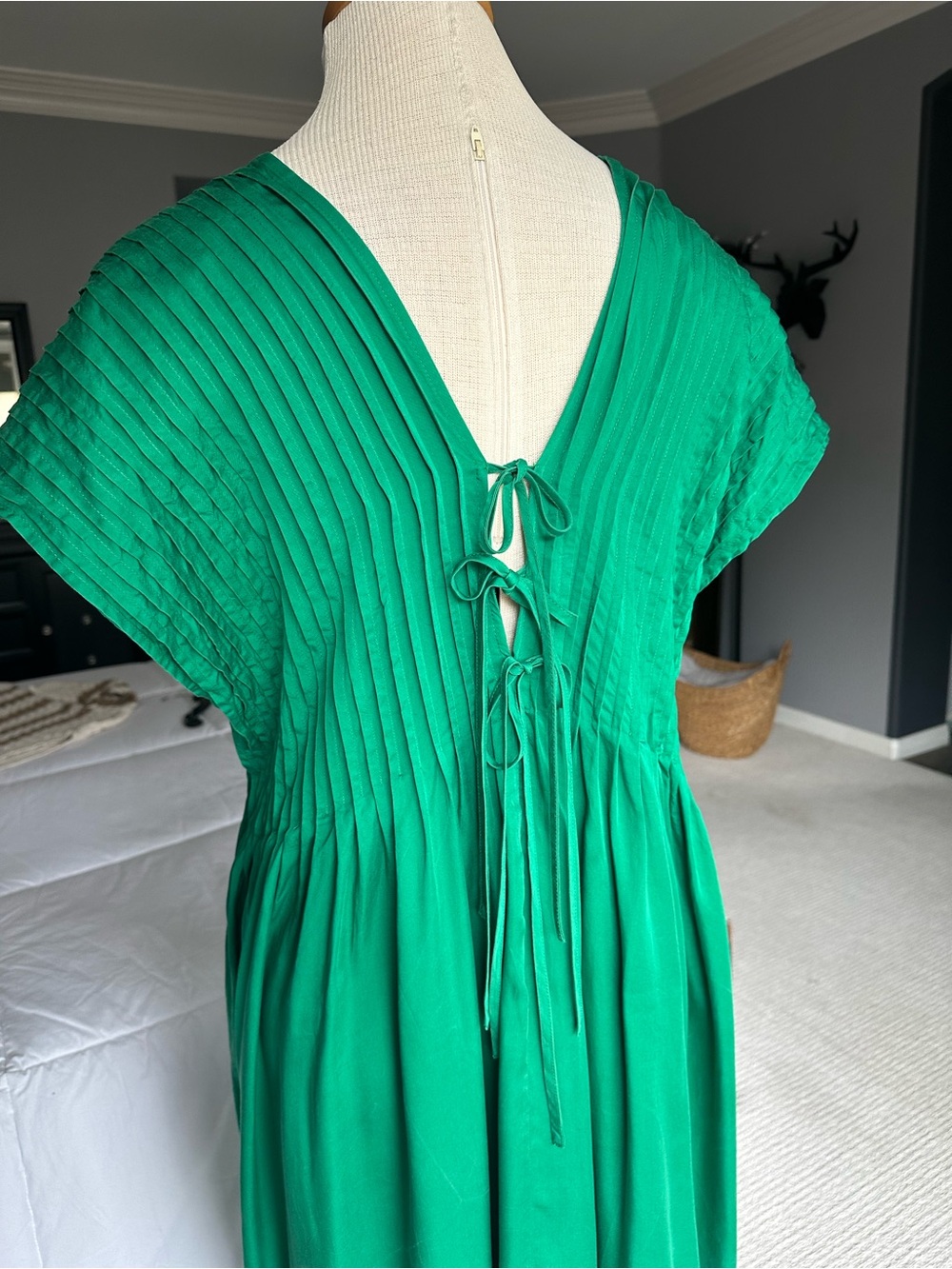 & Other Stories Maxi Dress Emerald Green Pleated V‑Neck size large - Picture 12 of 16